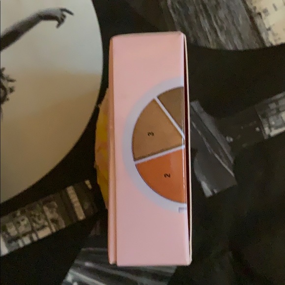 I ❤️ Revolution Eyeshadow Palette - Picture 3 of 4